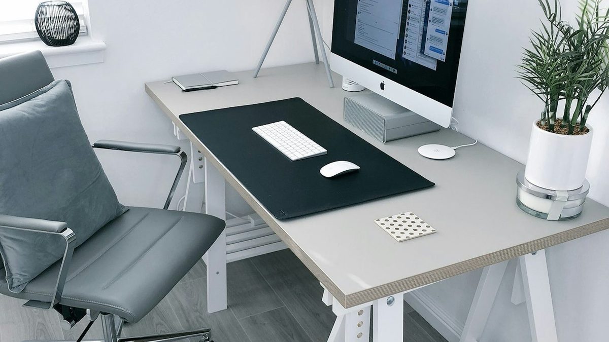 Desain Ruang Kerja di Rumah (Home Office) Nyaman & Fokus
