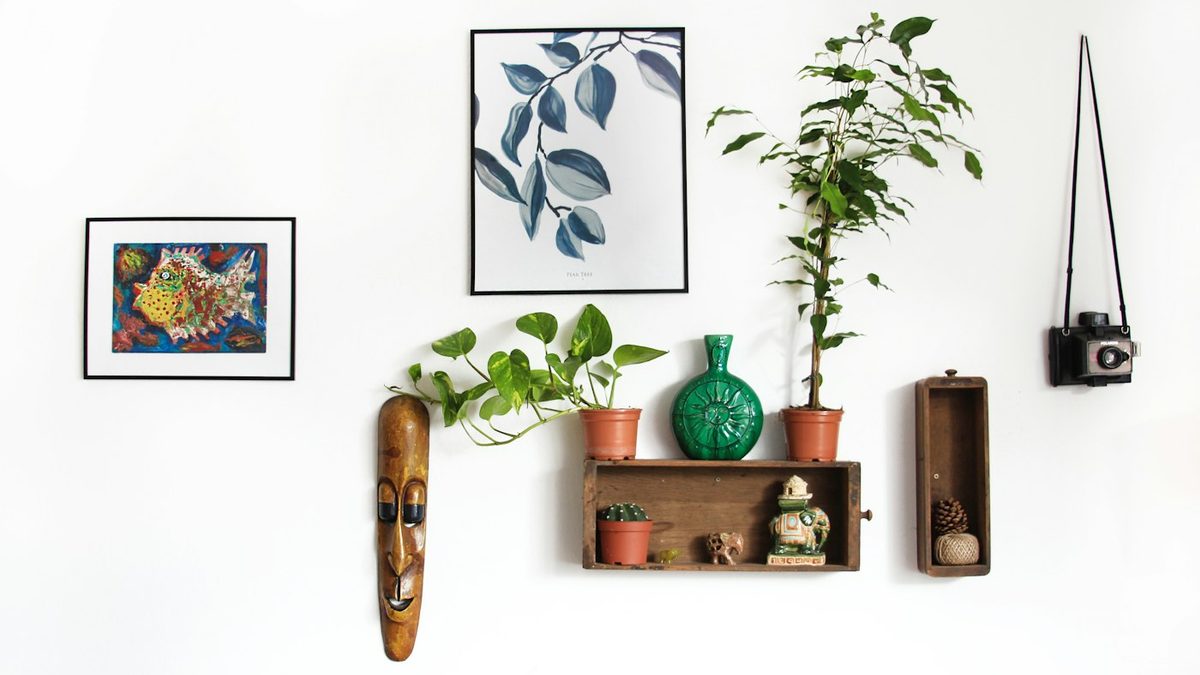 HPL vs Cat Duco: Mana Finishing Terbaik untuk Furnitur Interior Anda?
